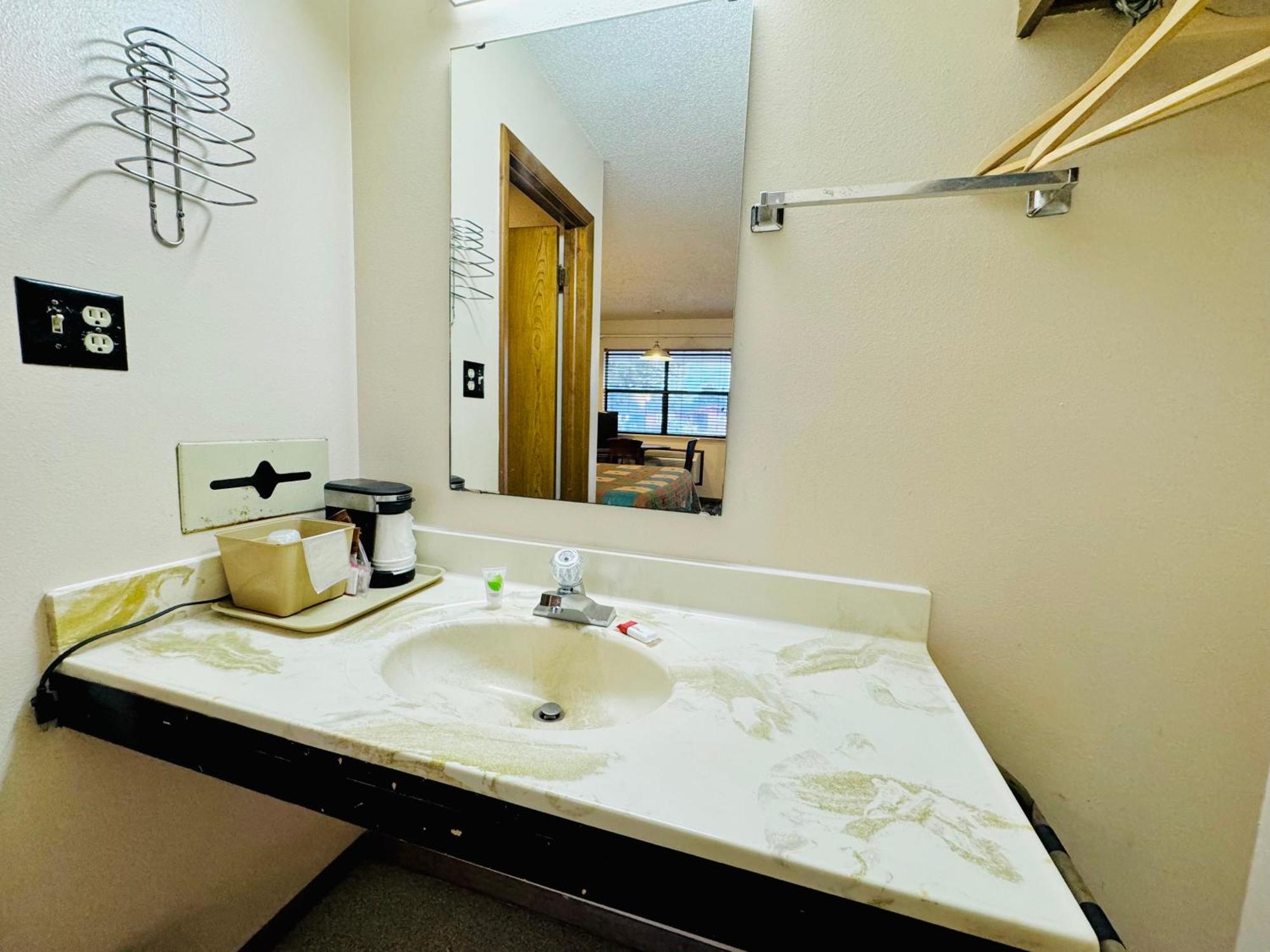 Americas Best Value Inn Jay Exterior photo